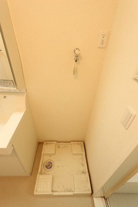 物件内観写真12　(洗濯機置場)