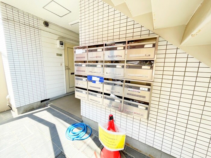 物件外観写真5　(エントランス部分)