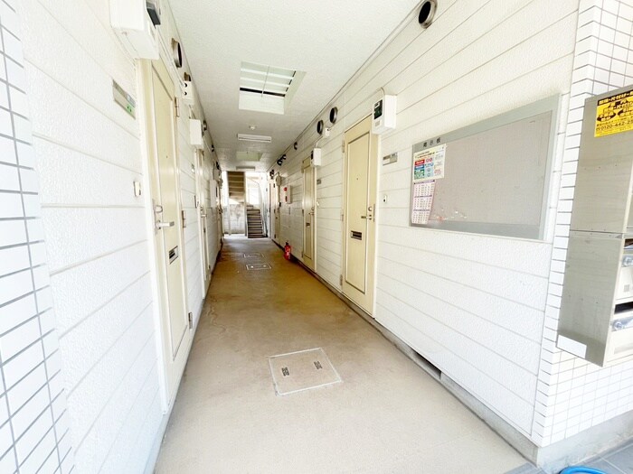 物件外観写真6　(エントランス部分)