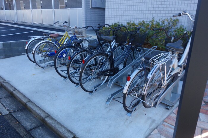 物件外観写真2　(駐輪場)
