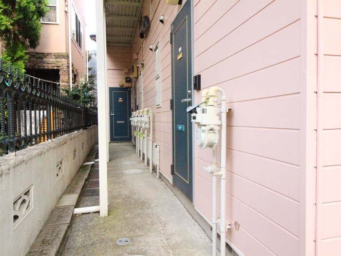 物件外観写真5　(エントランス部分)