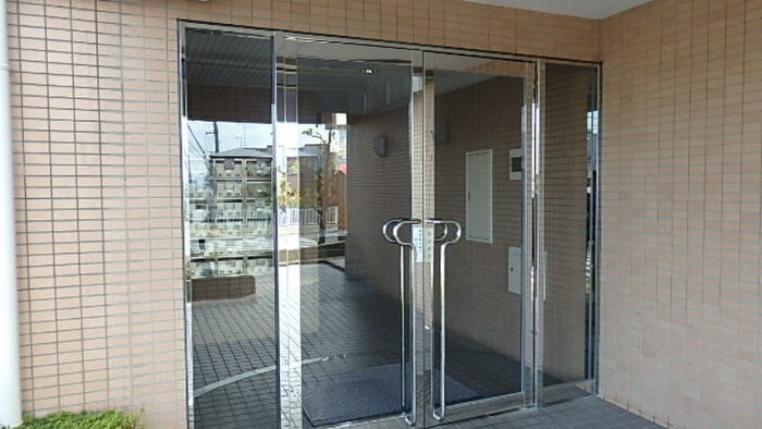 物件外観写真4　(エントランス部分)