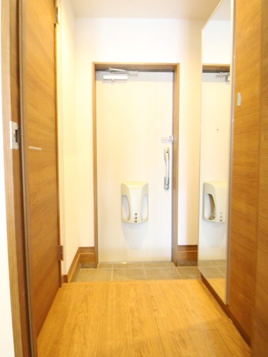 物件内観写真16　(玄関)