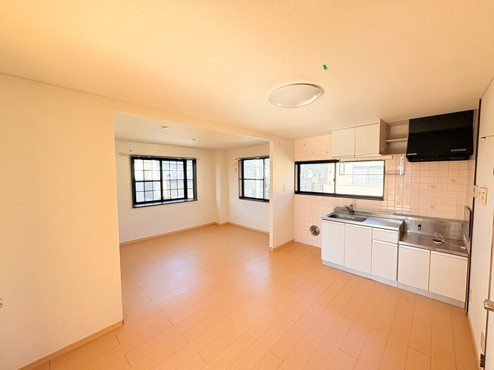 物件内観写真6　(室内からの展望)