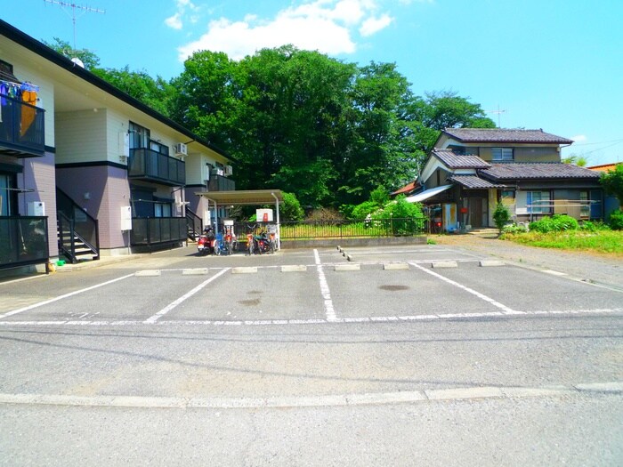 物件外観写真3　(駐車場)