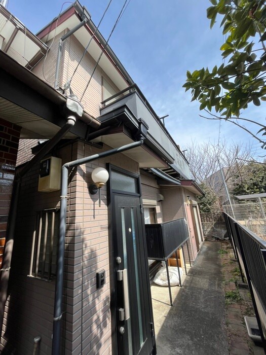 物件外観写真2　(エントランス部分)