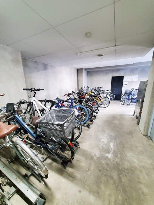 物件外観写真5　(駐輪場)