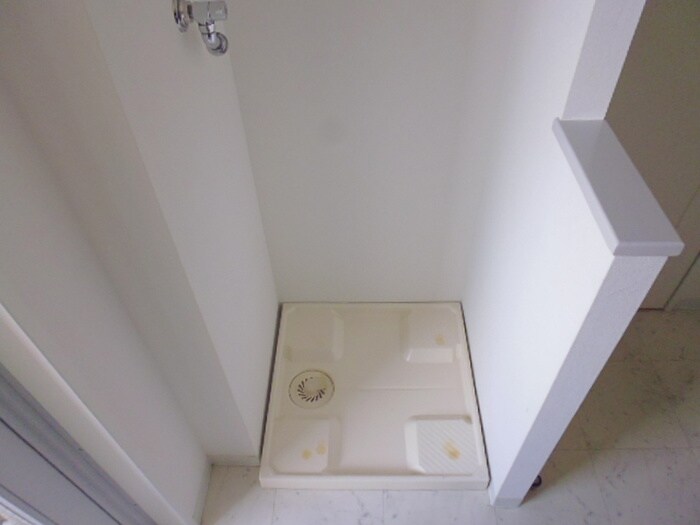 物件内観写真10　(洗濯機置場)