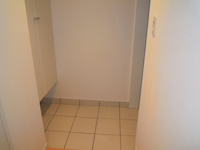 物件内観写真16　(玄関)
