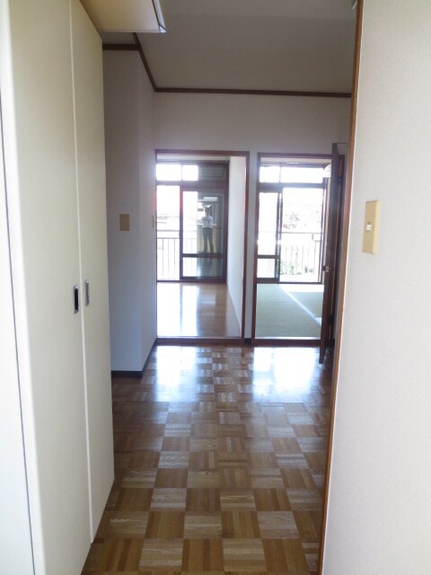 物件内観写真13　(玄関)