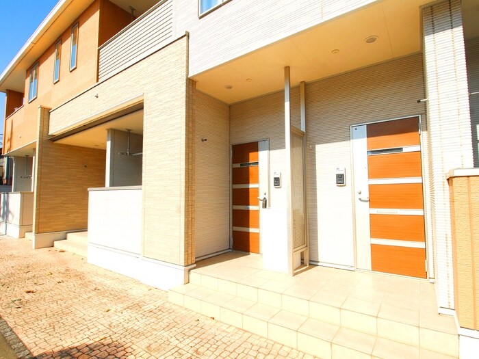 物件外観写真3　(エントランス部分)