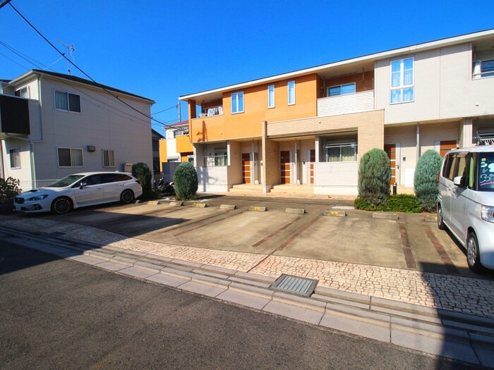 物件外観写真4　(駐車場)