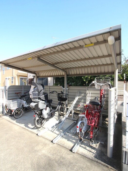 物件外観写真5　(駐輪場)