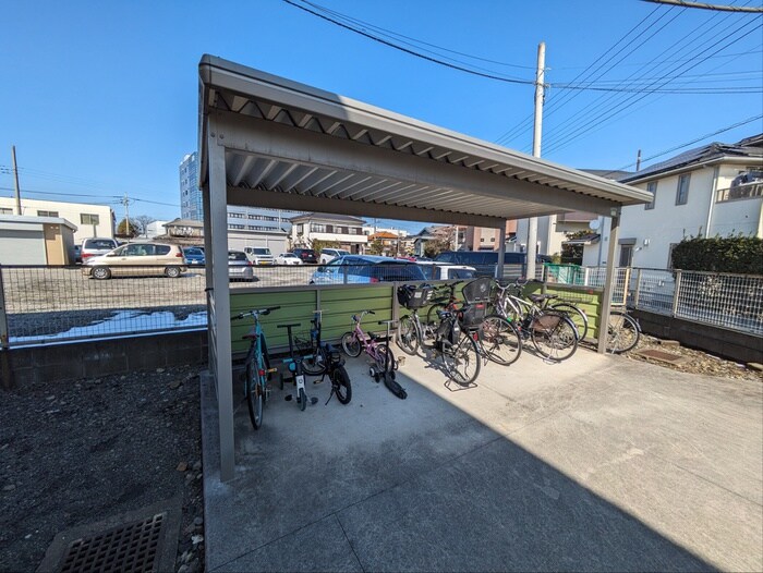 物件外観写真4　(駐輪場)