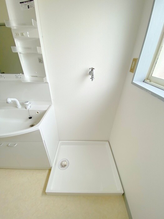 物件内観写真16　(洗濯機置場)