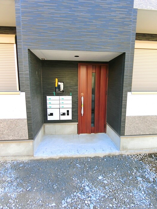 物件外観写真3　(エントランス部分)