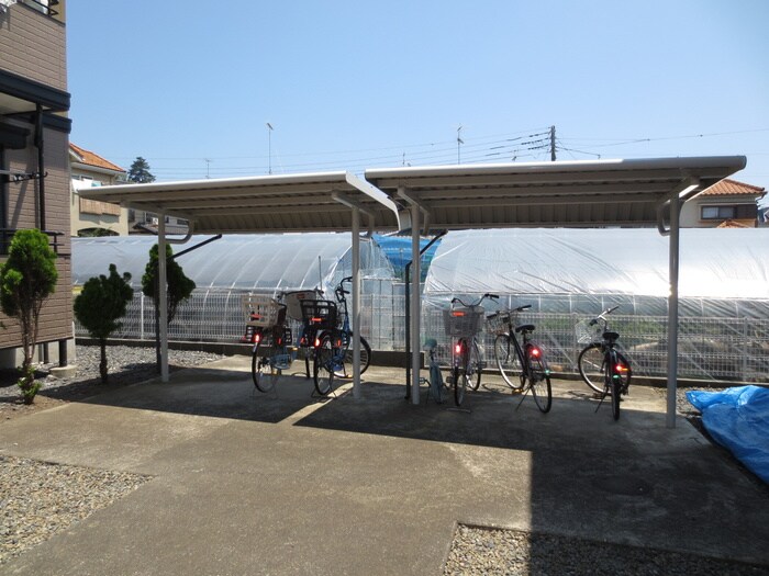 物件外観写真2　(駐輪場)