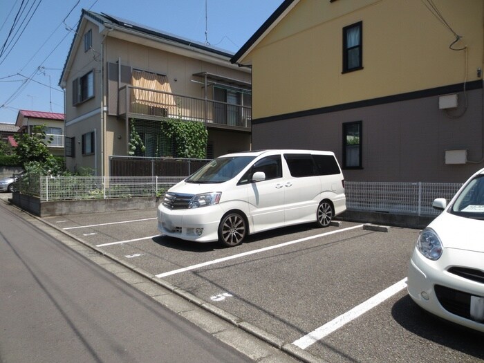 物件外観写真3　(駐車場)