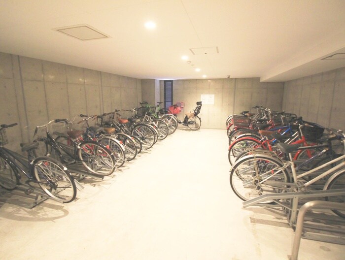 物件外観写真4　(駐輪場)