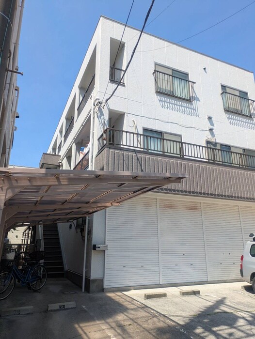 物件外観写真4　(エントランス部分)