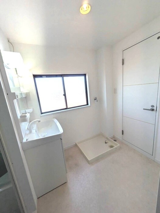 物件内観写真17　(洗濯機置場)