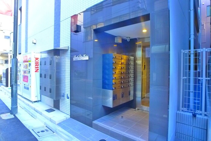 物件外観写真2　(エントランス部分)