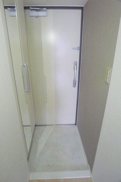 物件内観写真7　(玄関)