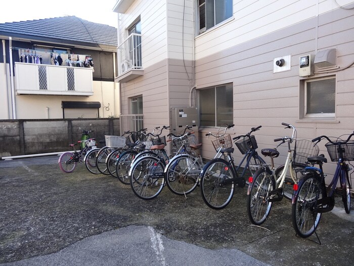 物件外観写真4　(駐輪場)