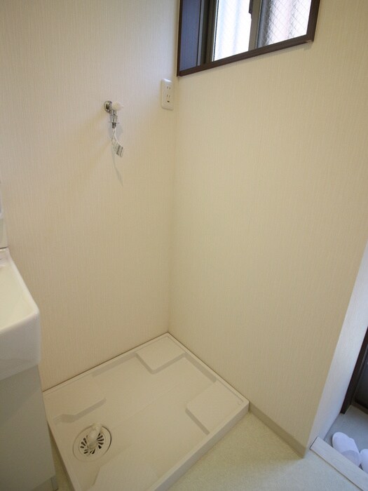 物件内観写真14　(洗濯機置場)