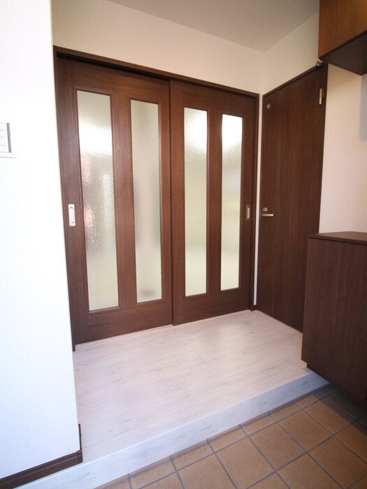 物件内観写真16　(玄関)