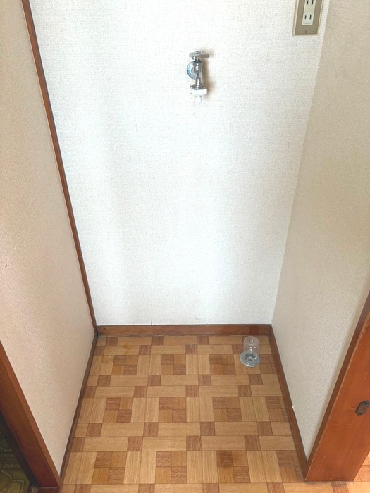 物件内観写真10　(洗濯機置場)