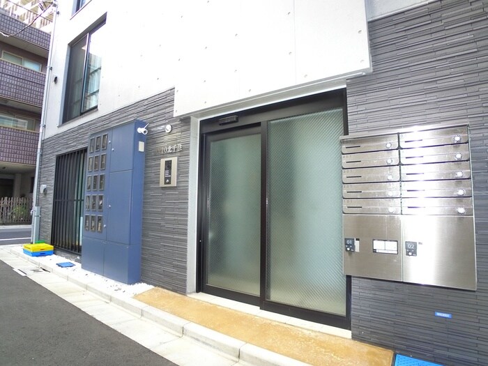 物件外観写真3　(エントランス部分)