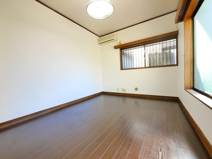 物件内観写真8　(室内からの展望)