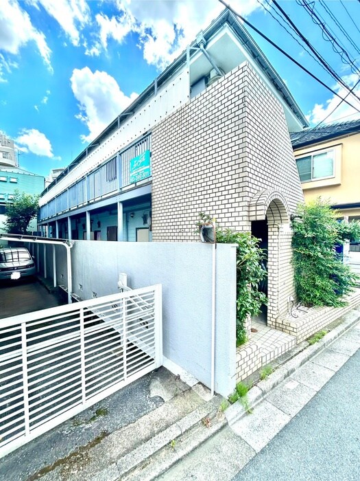 物件外観写真3　(エントランス部分)