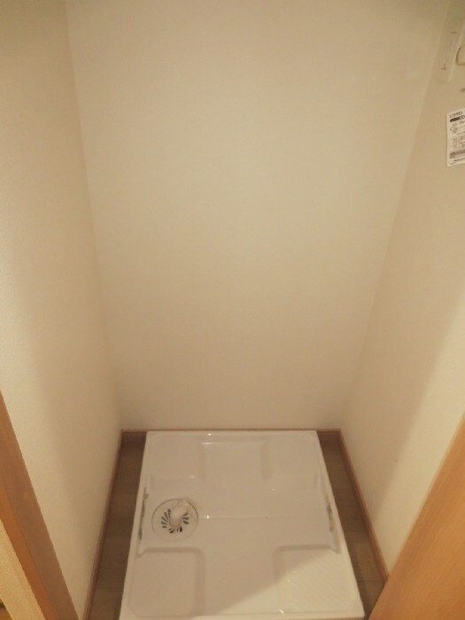 物件内観写真12　(洗濯機置場)