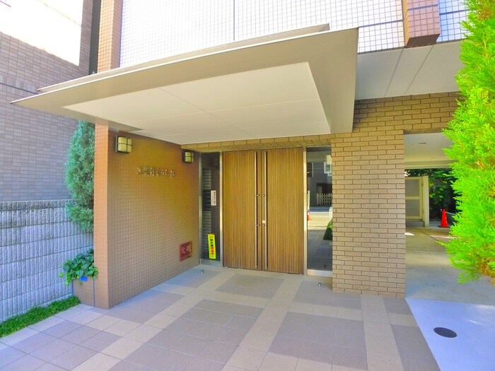 物件外観写真3　(エントランス部分)