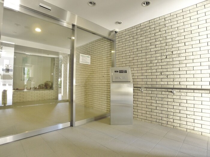 物件外観写真4　(エントランス部分)