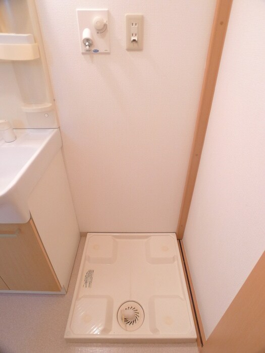 物件内観写真13　(洗濯機置場)