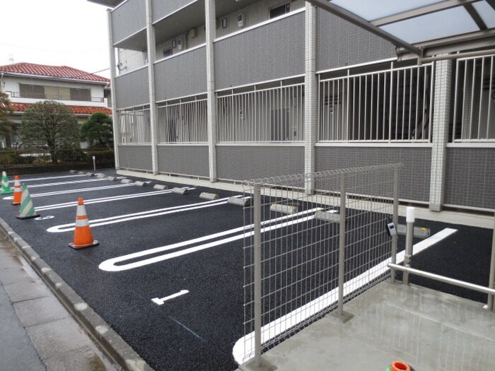 物件外観写真3　(駐車場)