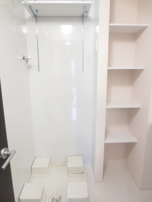 物件内観写真12　(洗濯機置場)