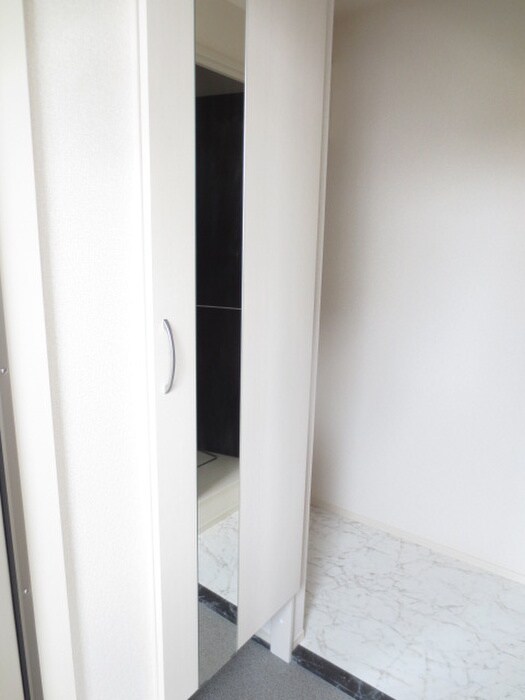 物件内観写真16　(玄関)