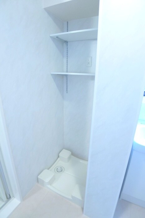 物件内観写真8　(洗濯機置場)