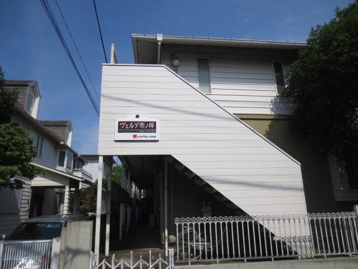 物件外観写真3　(エントランス部分)