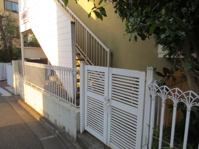 物件外観写真4　(エントランス部分)