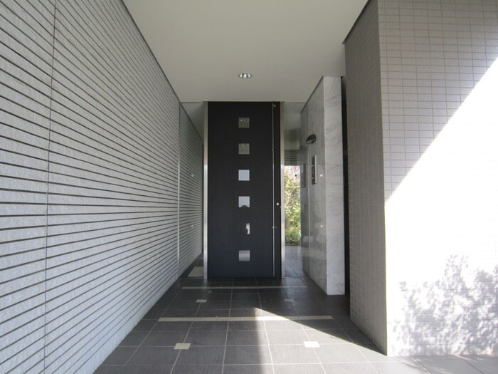 物件外観写真4　(エントランス部分)