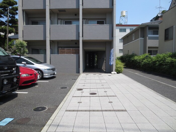 物件外観写真5　(エントランス部分)