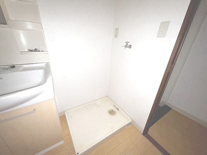 物件内観写真15　(洗濯機置場)