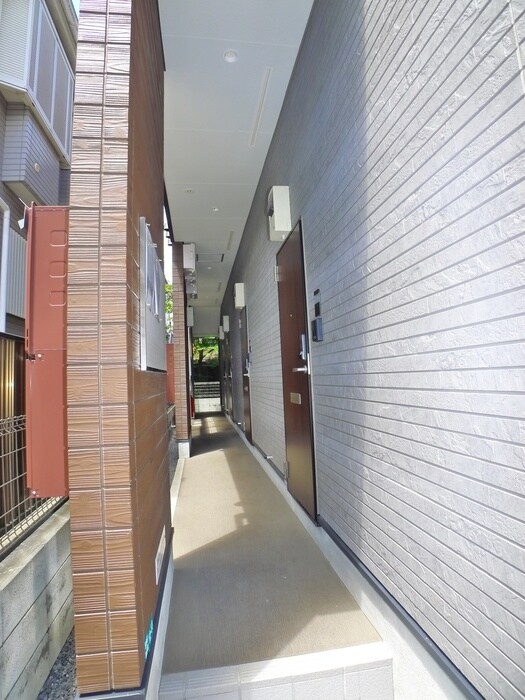 物件外観写真3　(エントランス部分)