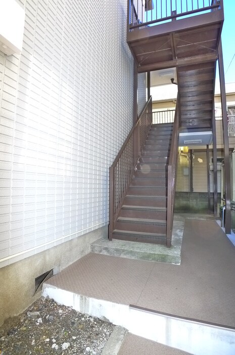 物件外観写真2　(エントランス部分)