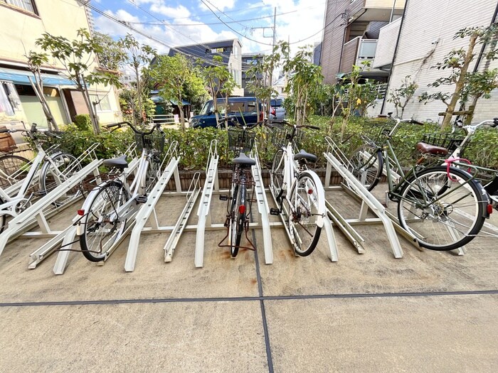 物件外観写真3　(駐輪場)